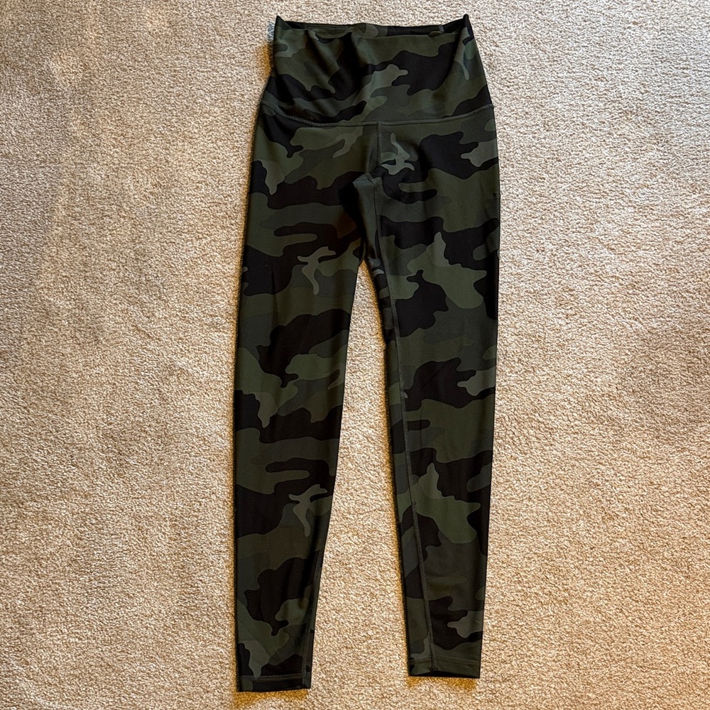 Old Navy active black/green camo Powersoft extra high rise go dry leggings